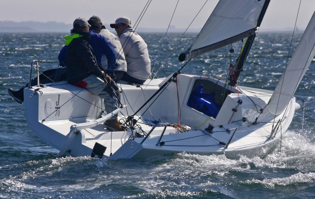 Die J/70 am Wind: Das ideale Einsteigerboot mit viel Potential auch für ambitionierte Segler:innen