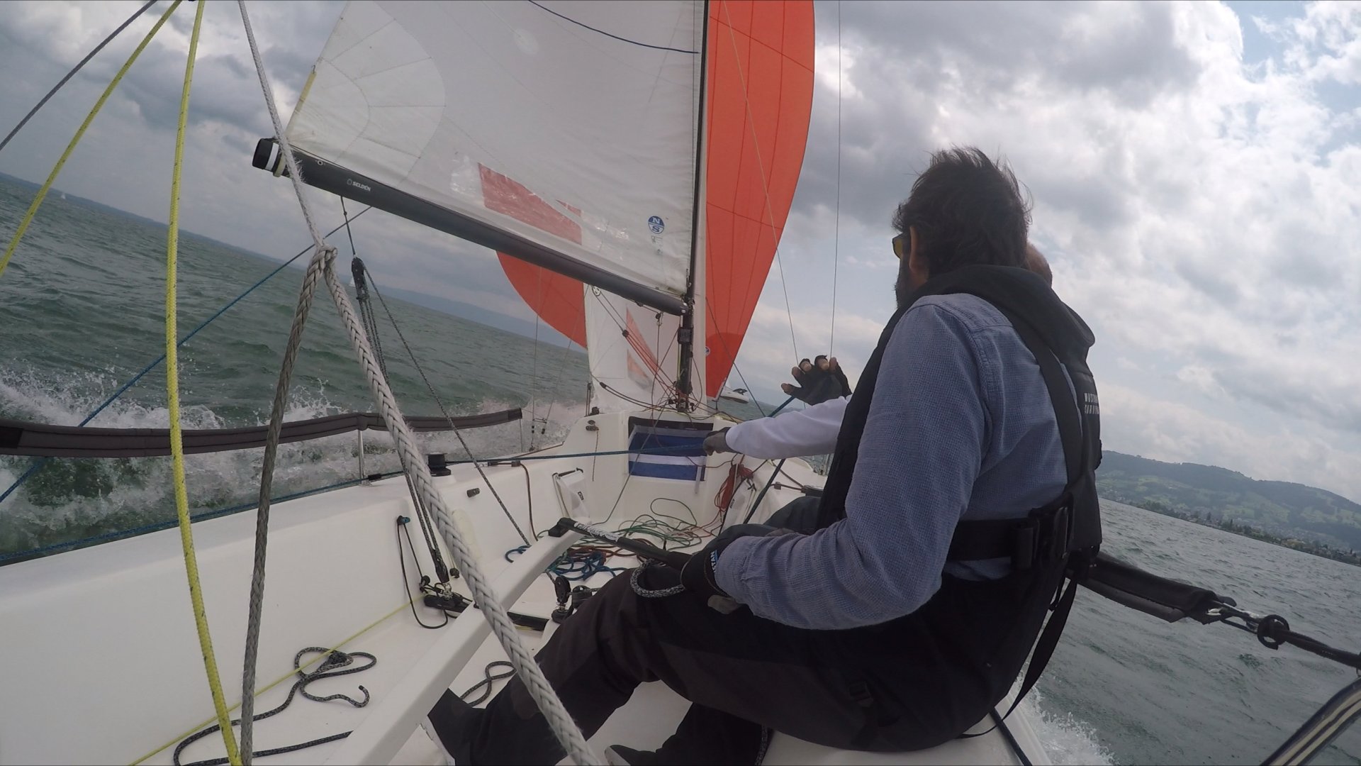 POLAAR | Schweizer Segelschule - J/70 mit 16.5 Knoten auf Downwind-Kurs auf dem Bodensee - Starkwindtraining vom 08.06.2025